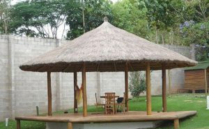 Quán cafe sân vườn với nhà chòi dân dã và yên tĩnh