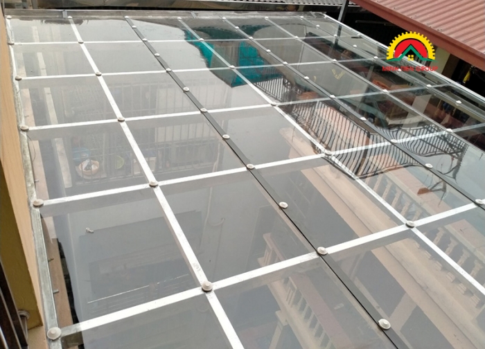 Tấm nhựa trong suốt