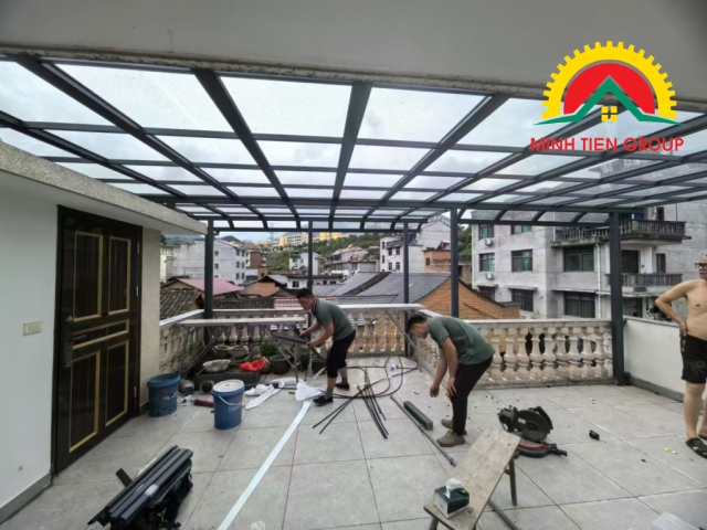 thi công tấm lợp lấy sáng