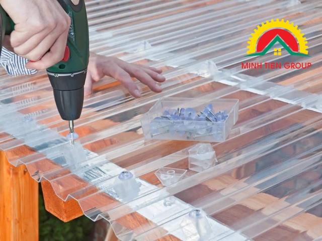 thi công tấm lợp lấy sáng